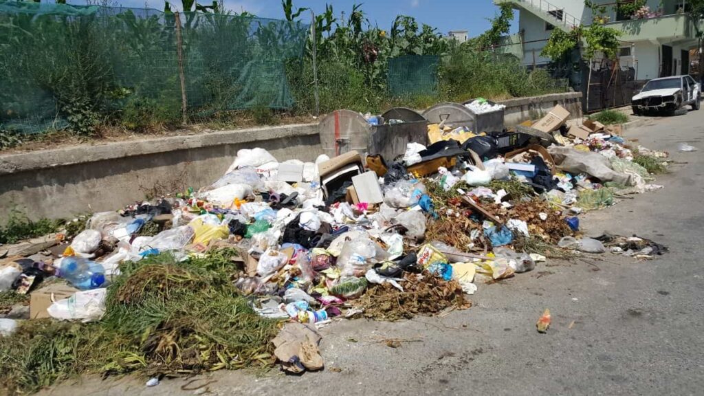 Ndryshon taksa e mbetjeve, për familjet dhe bizneset do ndiqet parimi: Paguaj sipas hedhjes